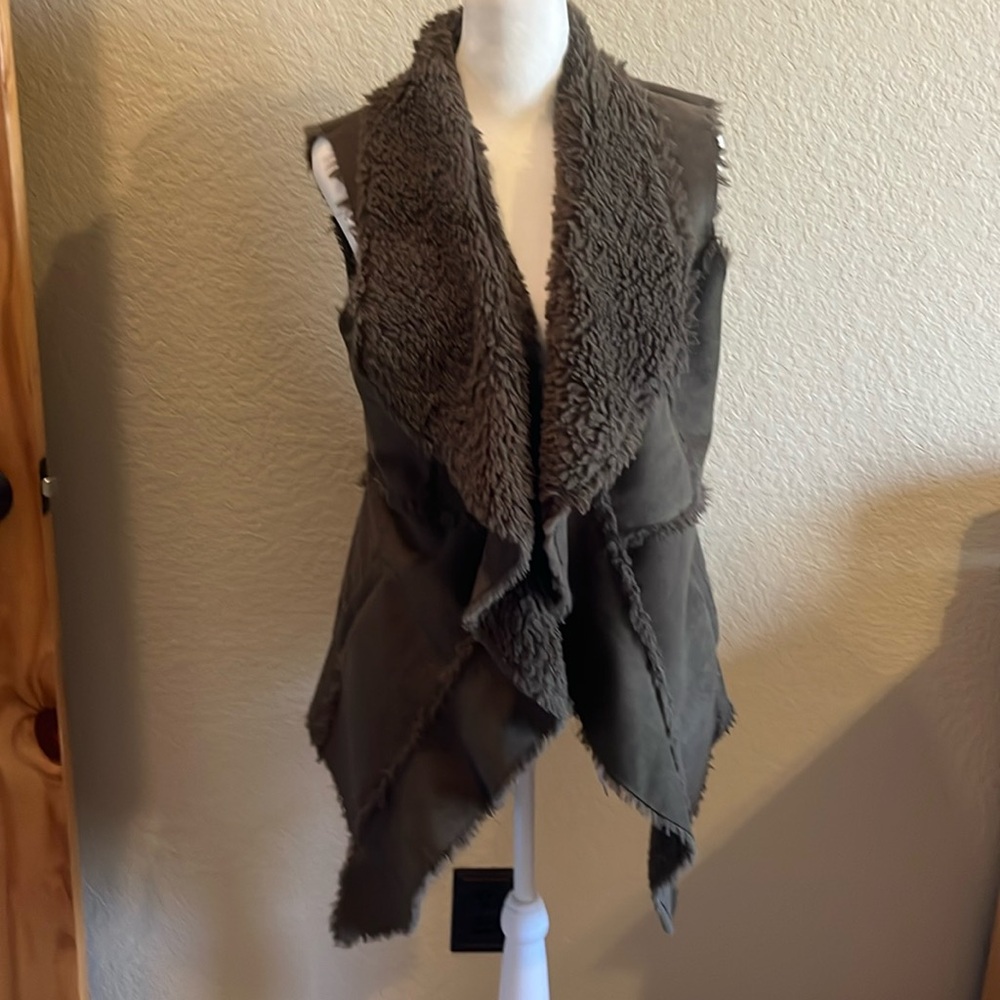 Slonl Sherpa vest.  EUC